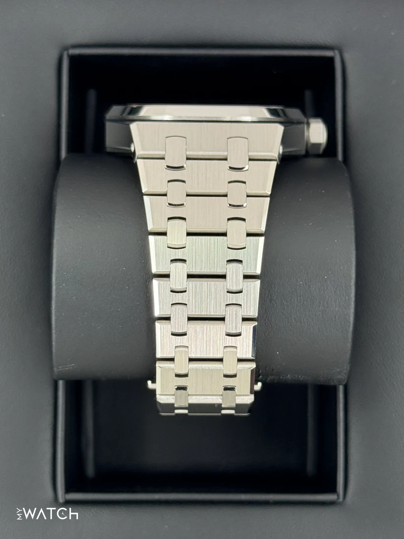 NEW 2025 Audemars Piguet Royal Oak 37mm 15551ST Stainless Steel Blue Dial - Image 9