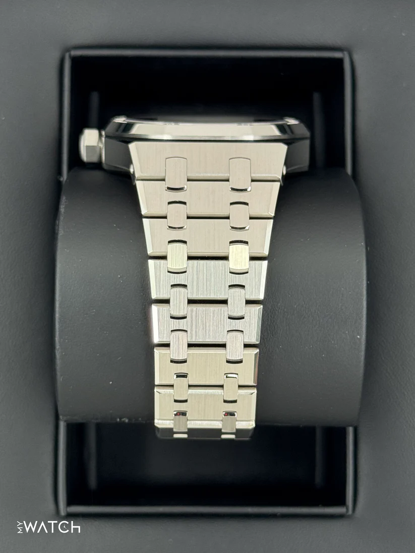 NEW 2025 Audemars Piguet Royal Oak 37mm 15551ST Stainless Steel Blue Dial - Image 8